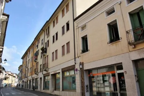 Appartamento al terzo piano con cantina e autorimessa in Malo