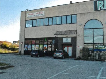 Edificio commerciale-produttivo Due Carrare