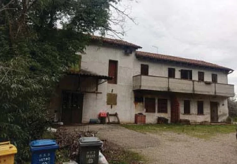 Laboratorio artigianale e magazzino in Via Solagna 5, Trevignano