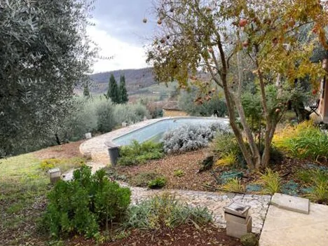 Complesso residenziale con abitazione, ex fabbricato rurale e terreni