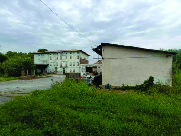 Compendio immobiliare ex mulino con annessi e terreni
