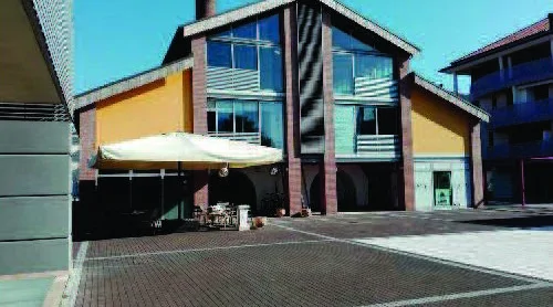 Ufficio al piano secondo con garage doppio - 003