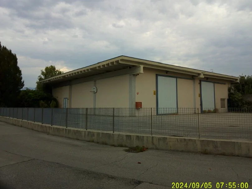Palazzina uffici con magazzino e area scoperta in San Vendemiano