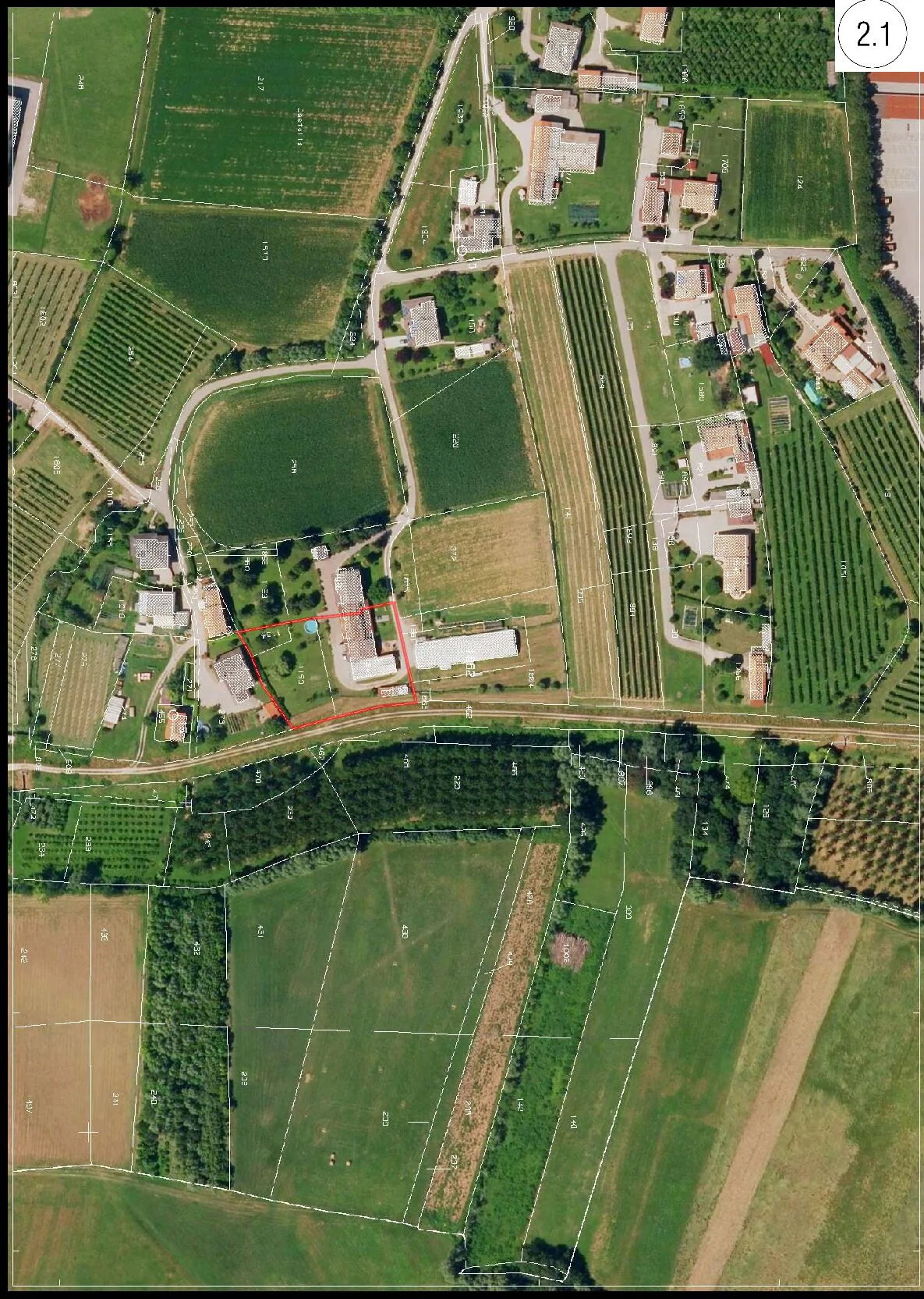Porzione di casa colonica ristrutturata con annessi rustici e area scoperta