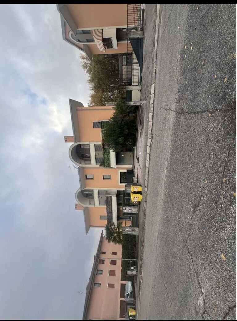 Studio medico con box auto e aree esterne esclusive a Cavino