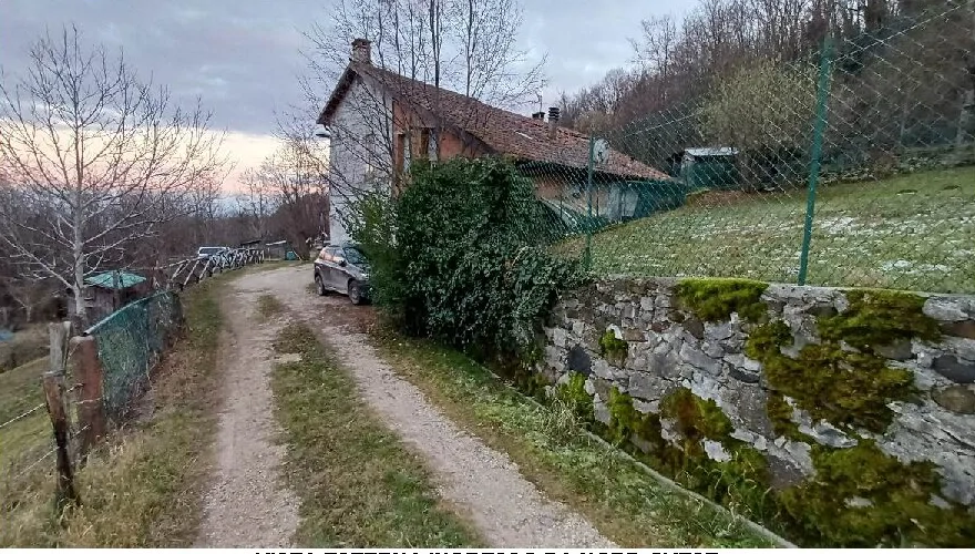 Porzione d'angolo di abitazione cielo-terra con scoperto di pertinenza in Schio
