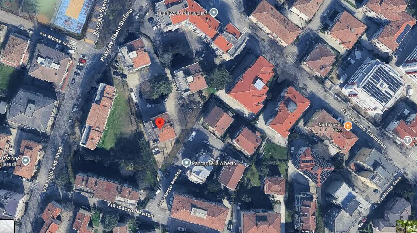 Appartamento al quinto piano con garage al piano terra in condominio Edera