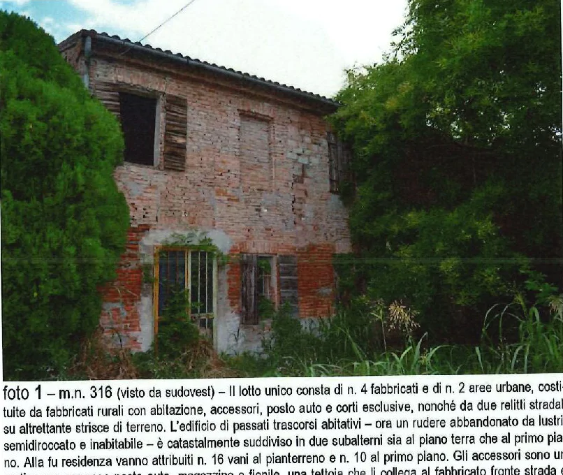 Fabbricato rurale semidiroccato con terreni a Legnago