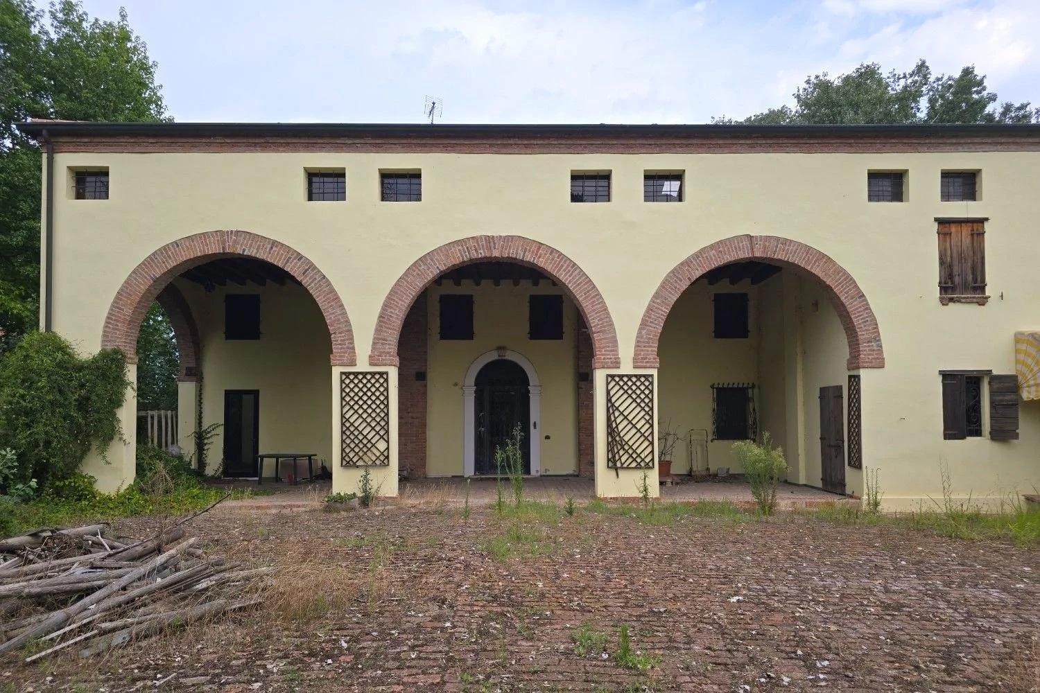 Compendio rurale a Rovigo, frazione Concadirame, con abitazioni, uffici e terreno