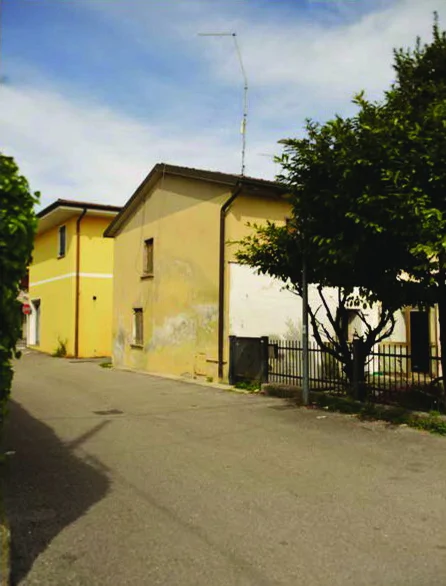 Abitazione contigua in borgo storico con garage e corte a Lovadina