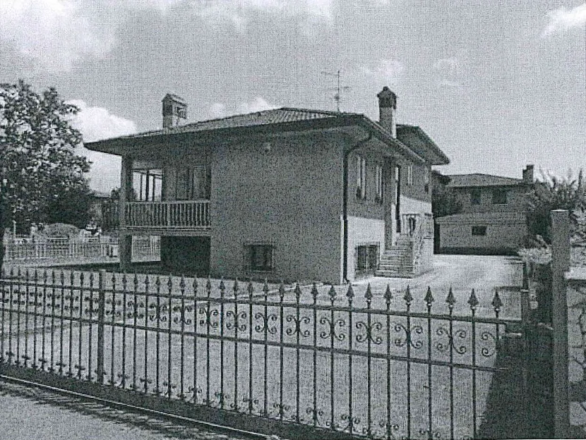 Villino con due garage e cortile ad Agna (PD) - 009