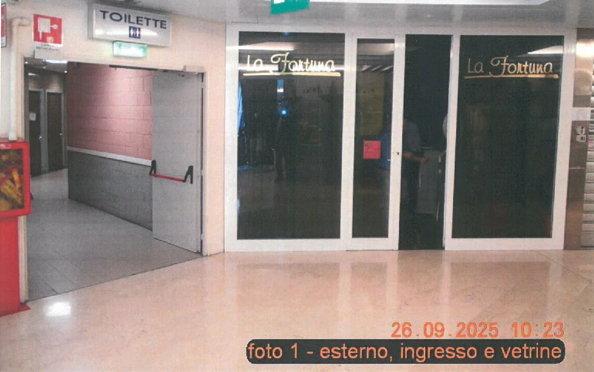 Negozio al primo piano nel Centro Commerciale Giotto