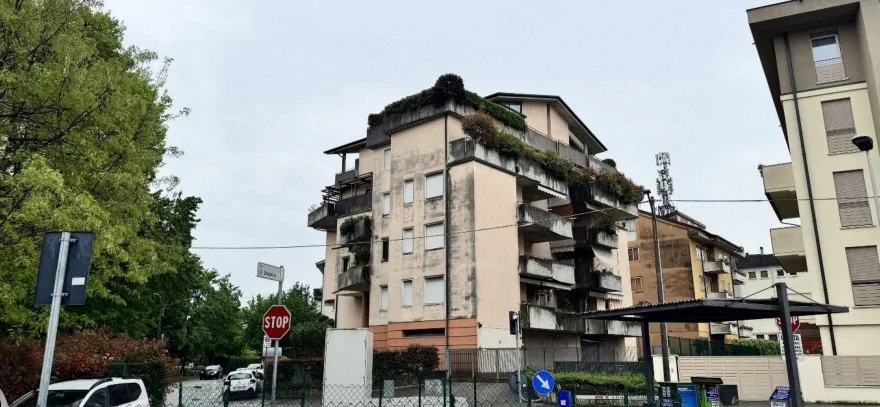 Appartamento tricamere con soffitta, autorimessa e posto auto a Vicenza