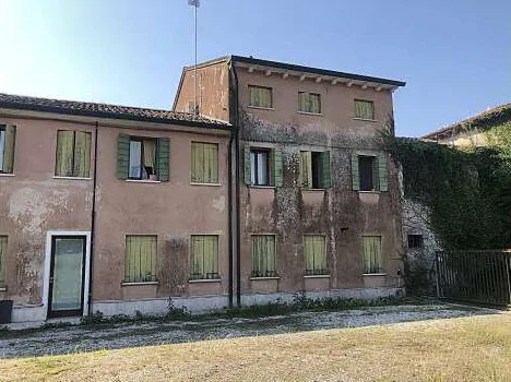 Fabbricato residenziale/agricolo con terreno a Cittadella