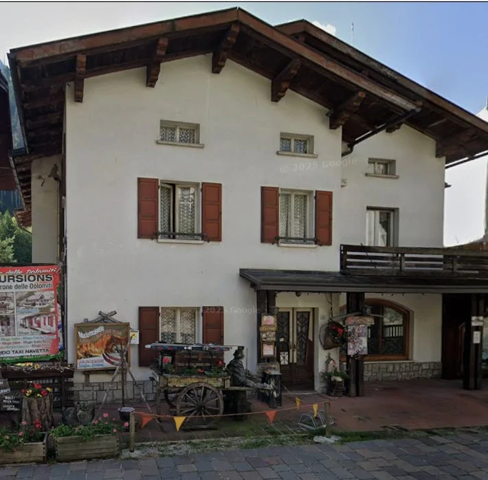 Appartamento e soffitta in Alleghe, Corso Italia 21