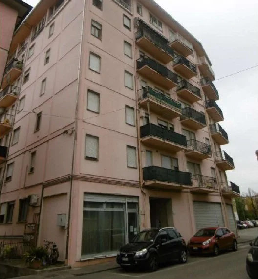 Appartamento tricamere al secondo piano con terrazza e loggia