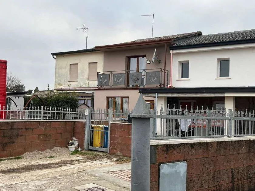 Porzione intermedia di casa accostata con scoperto esclusivo a Piazzola sul Brenta