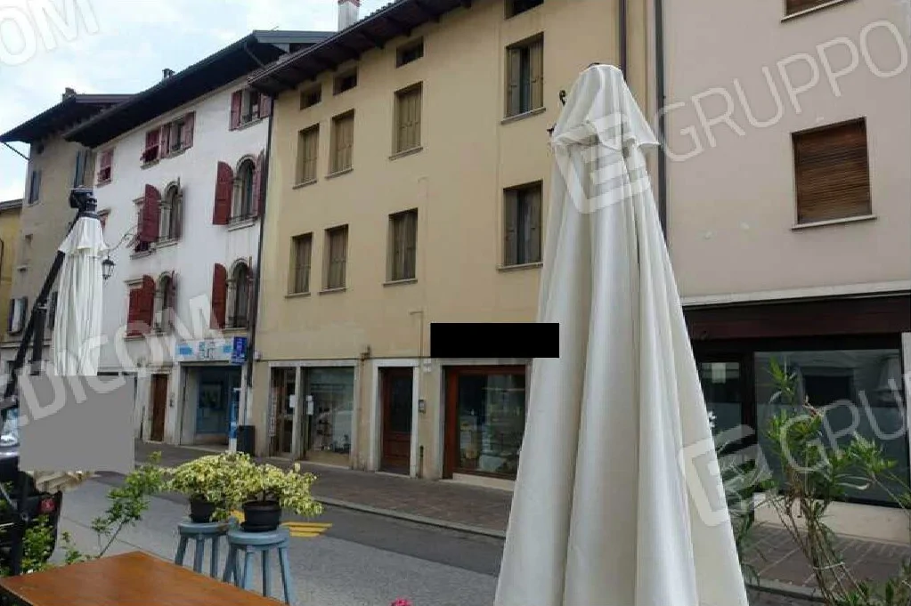 Laboratorio panificio con magazzini, negozio e corte a Feltre