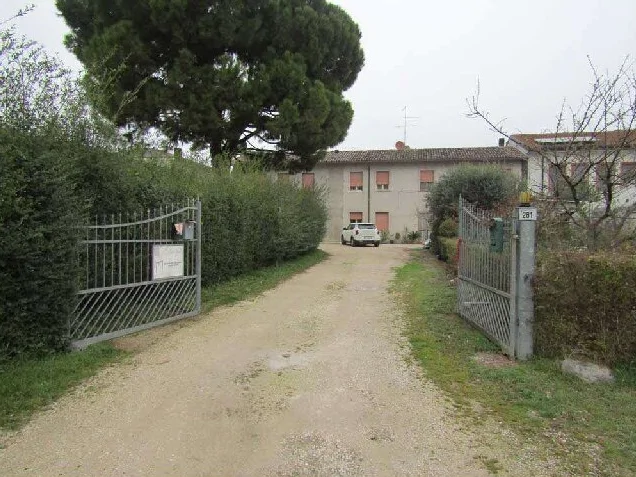 Laboratorio artigianale e deposito con terreno a Salizzole